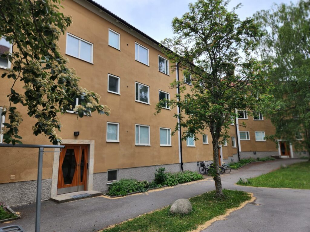 Fönsterrenovering för BRF Saningen i Bagarmossen, Stockholm